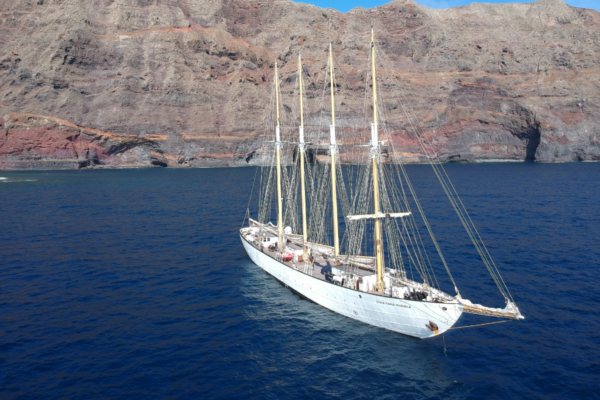 V32 - New Years Eve Madeira Fireworks and Sailing - SantaMariaManuela