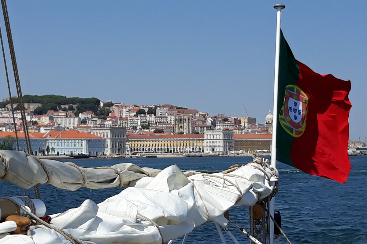 V23 - Autumn blue water sailing Lisbon to Funchal - SantaMariaManuela